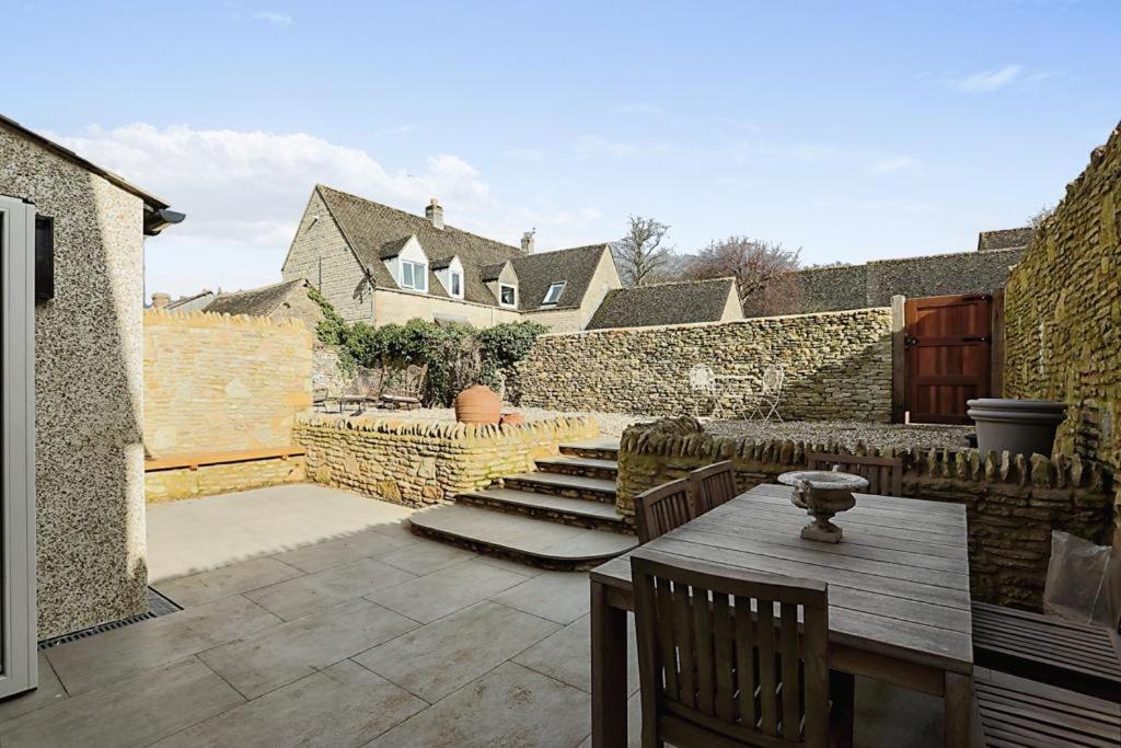Luxury Cotswold Cottage With Hot Tub In Stow On The Wold! エクステリア 写真